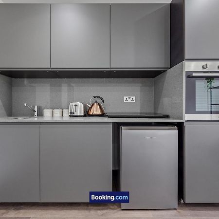Stylish Studio Apt By Stay Smart Short Lets & Serviced Accommodation Woodstock With Free Wifi London Exterior photo