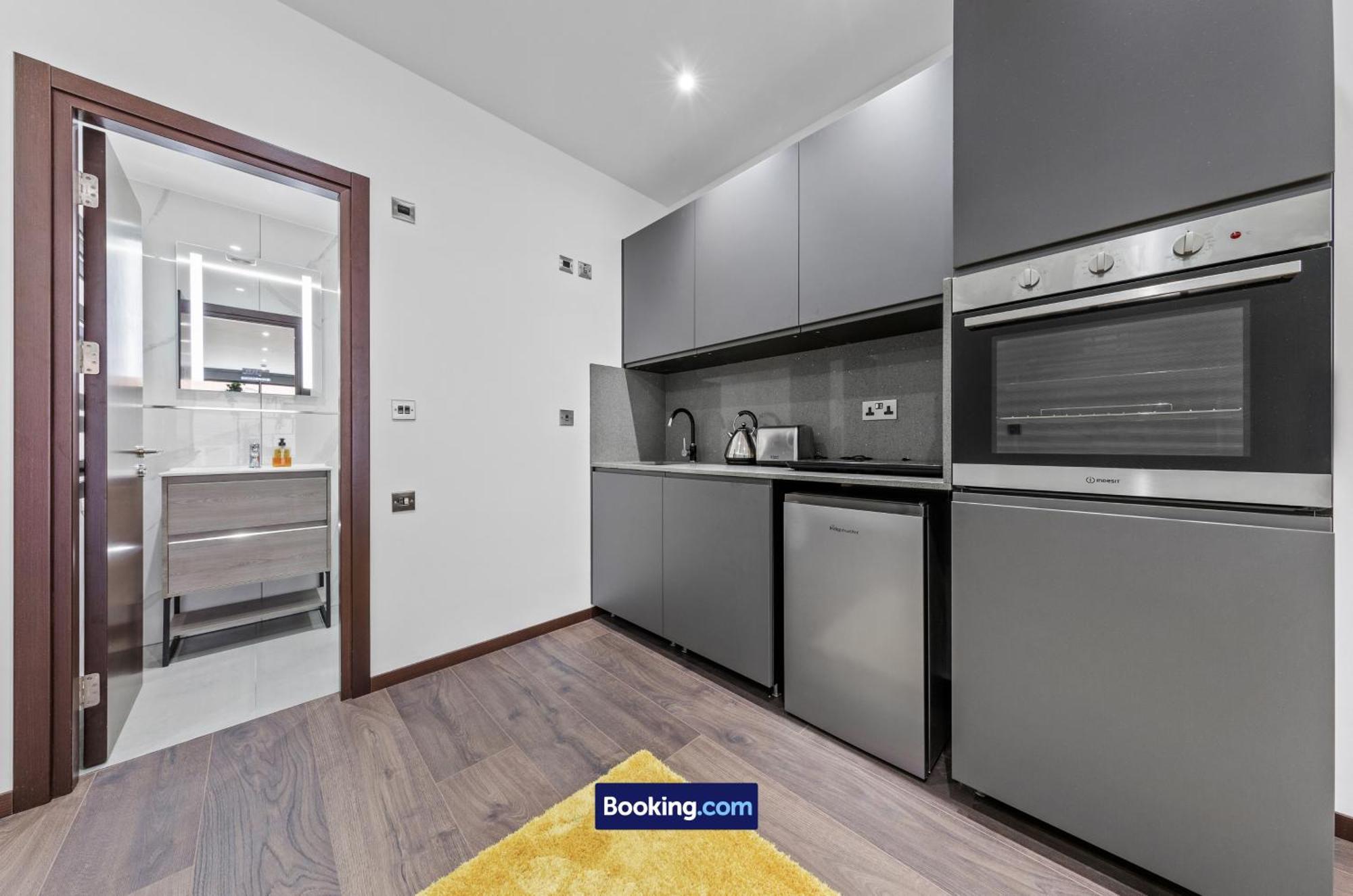 Stylish Studio Apt By Stay Smart Short Lets & Serviced Accommodation Woodstock With Free Wifi London Exterior photo