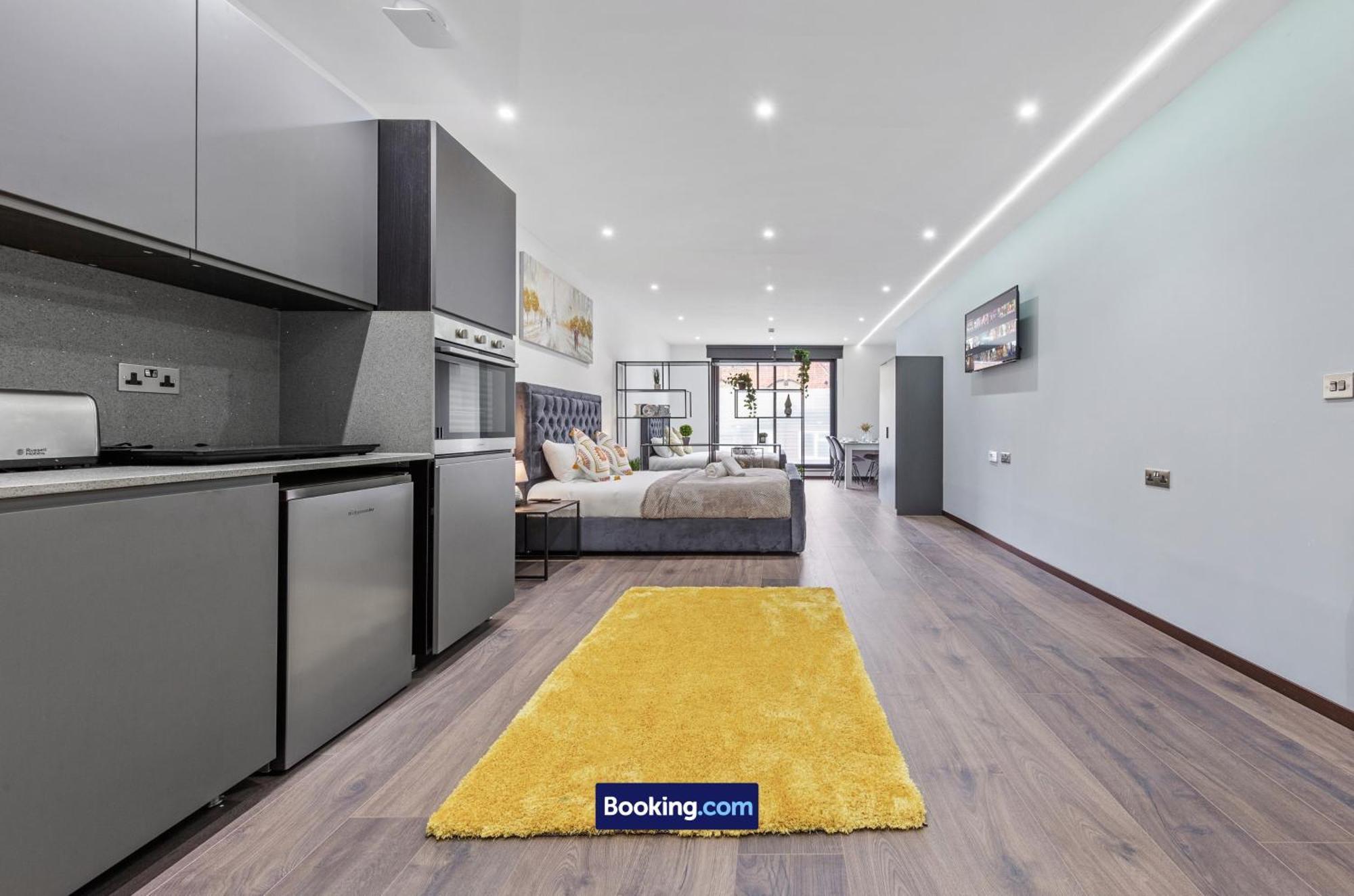 Stylish Studio Apt By Stay Smart Short Lets & Serviced Accommodation Woodstock With Free Wifi London Exterior photo