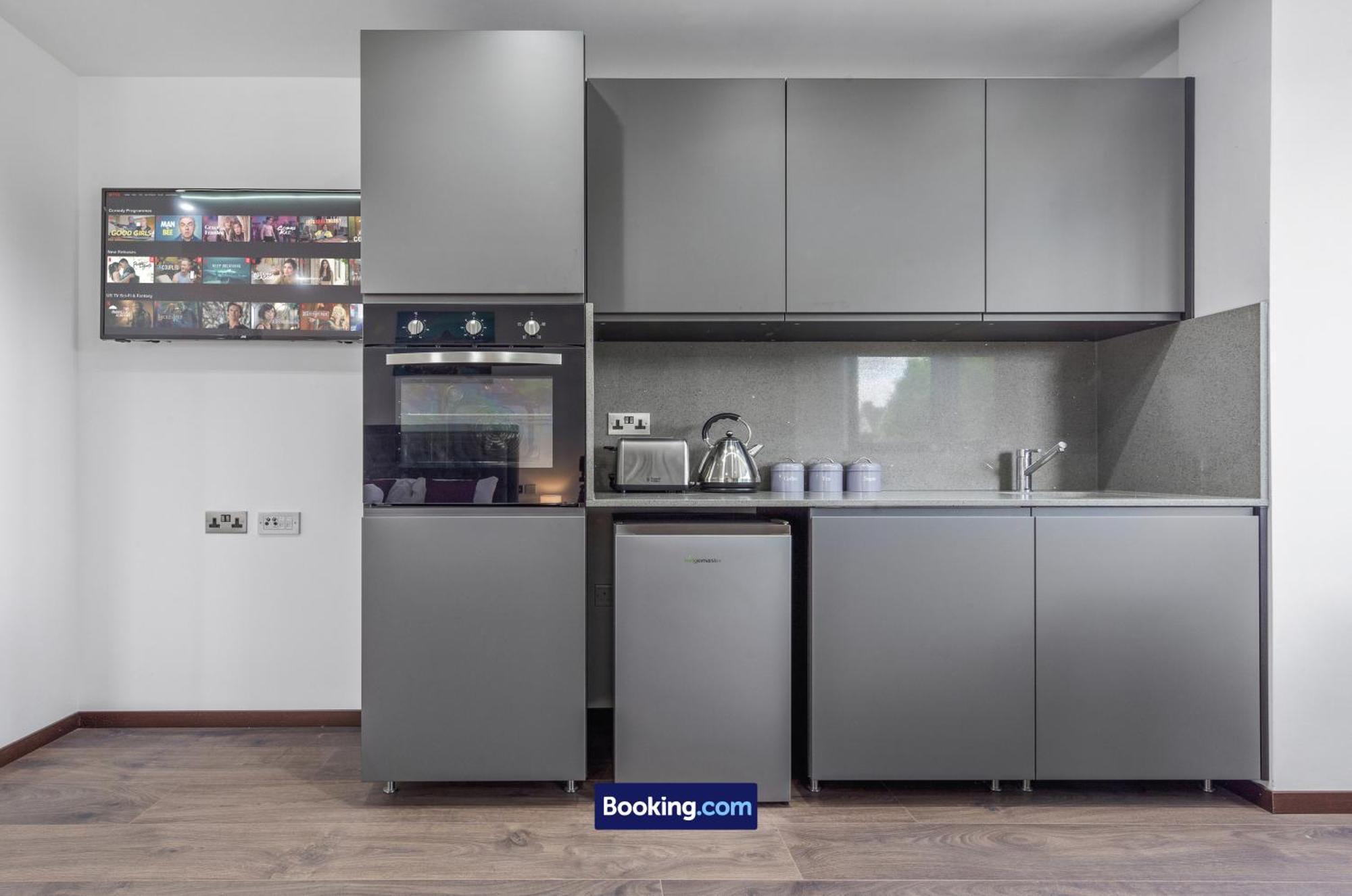 Stylish Studio Apt By Stay Smart Short Lets & Serviced Accommodation Woodstock With Free Wifi London Exterior photo