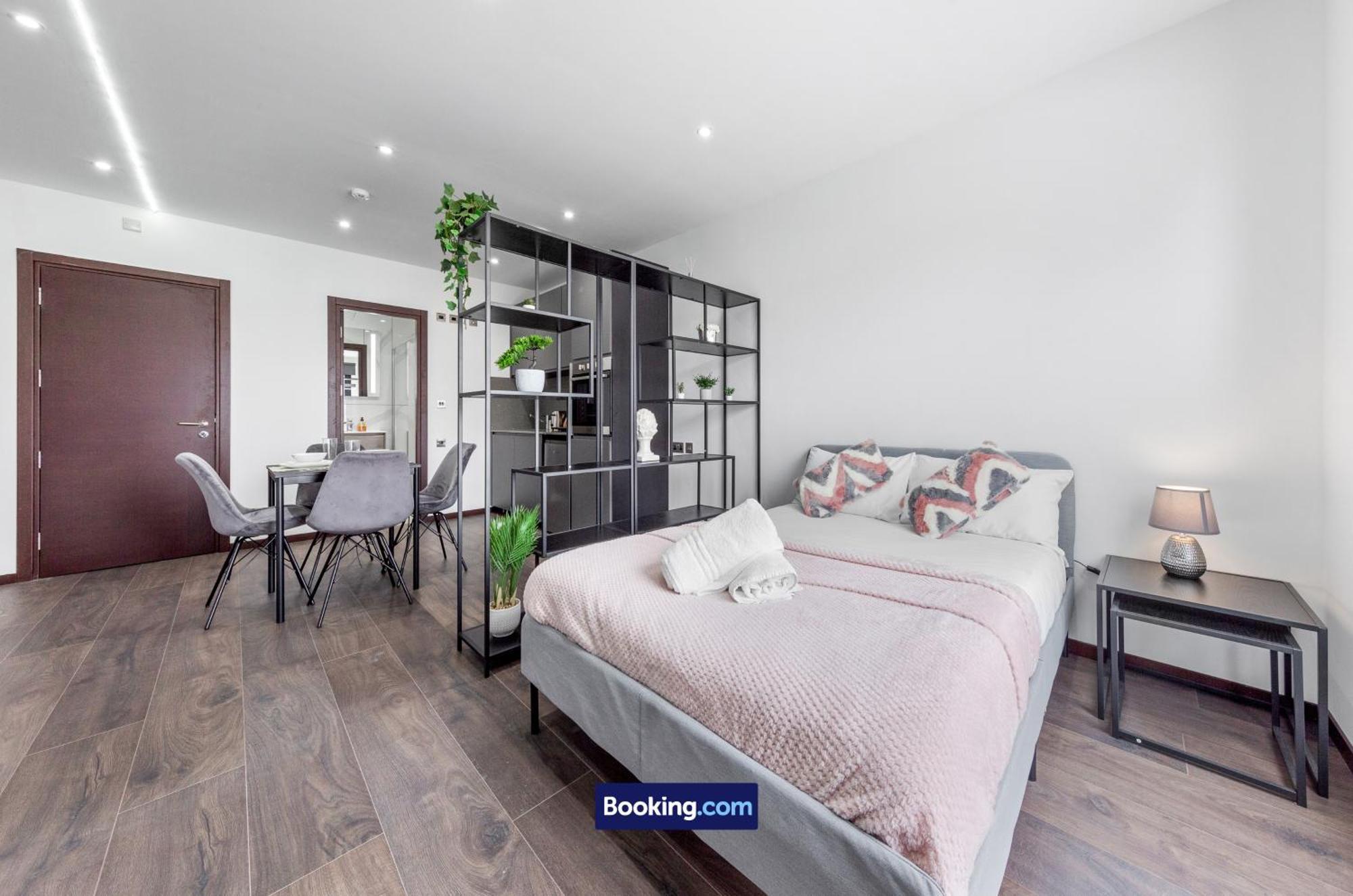 Stylish Studio Apt By Stay Smart Short Lets & Serviced Accommodation Woodstock With Free Wifi London Exterior photo