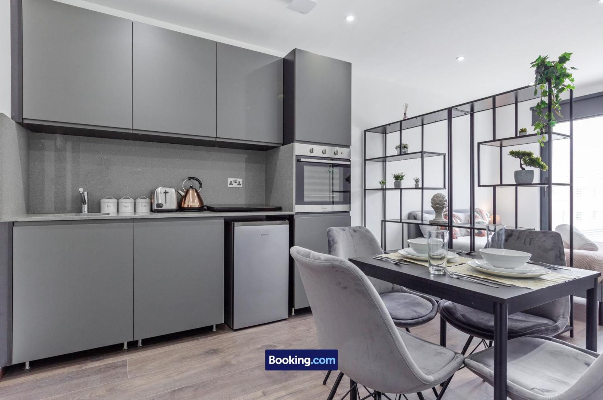 Stylish Studio Apt By Stay Smart Short Lets & Serviced Accommodation Woodstock With Free Wifi London Exterior photo