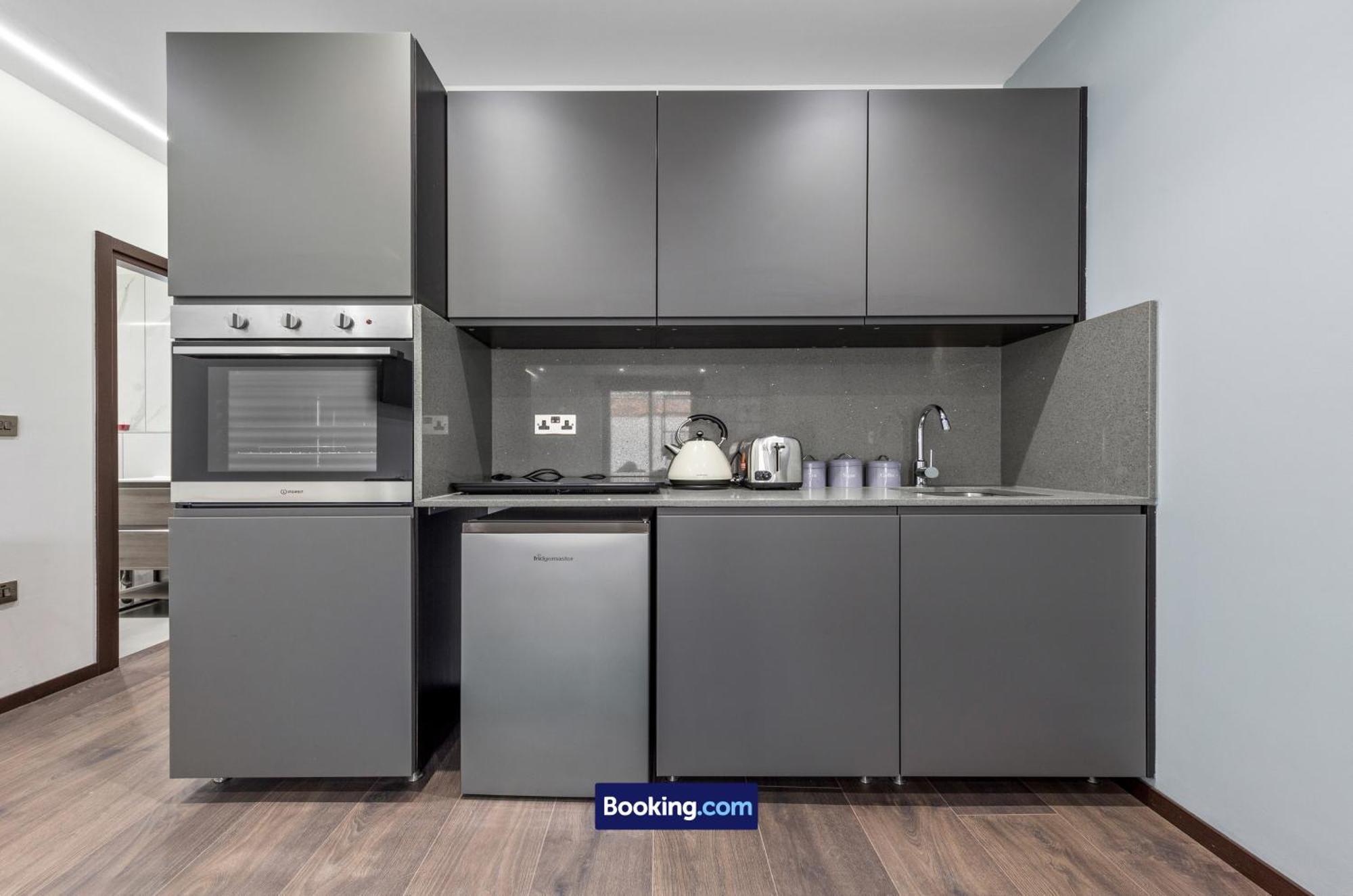 Stylish Studio Apt By Stay Smart Short Lets & Serviced Accommodation Woodstock With Free Wifi London Exterior photo