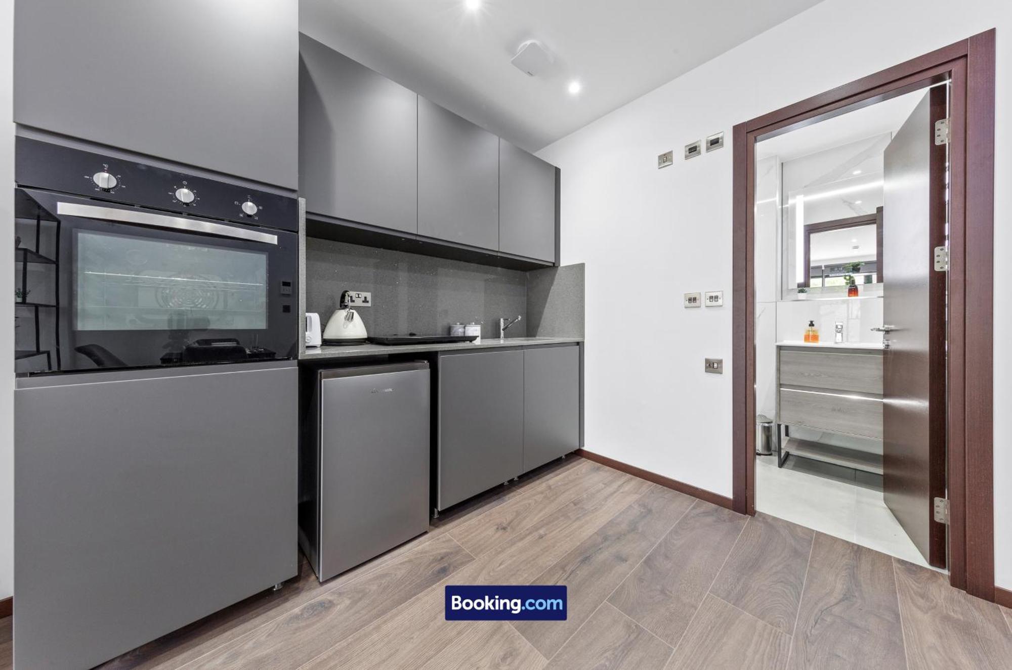Stylish Studio Apt By Stay Smart Short Lets & Serviced Accommodation Woodstock With Free Wifi London Exterior photo