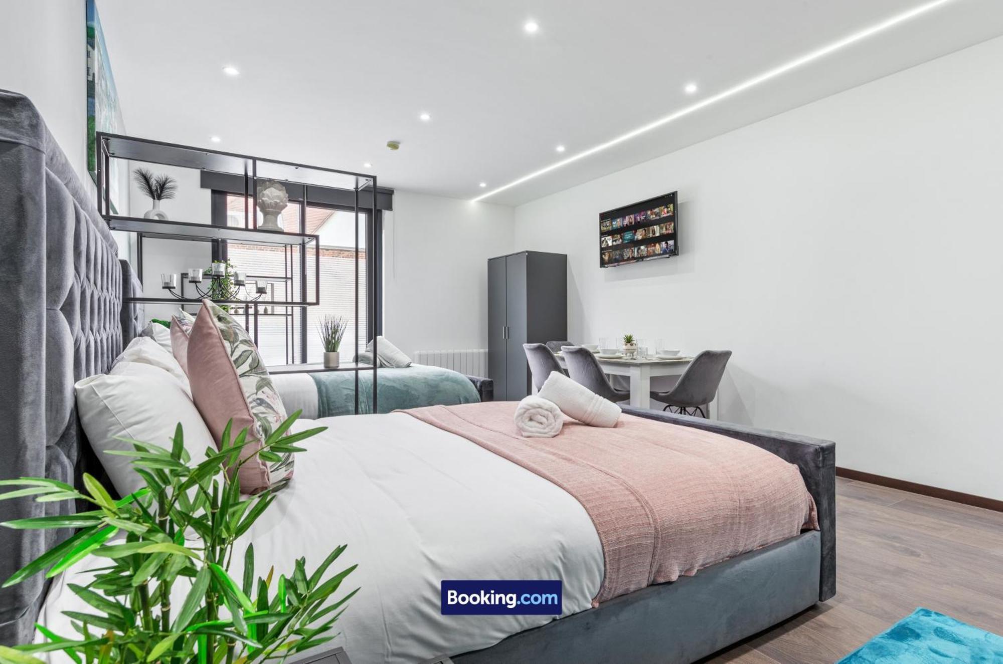 Stylish Studio Apt By Stay Smart Short Lets & Serviced Accommodation Woodstock With Free Wifi London Exterior photo