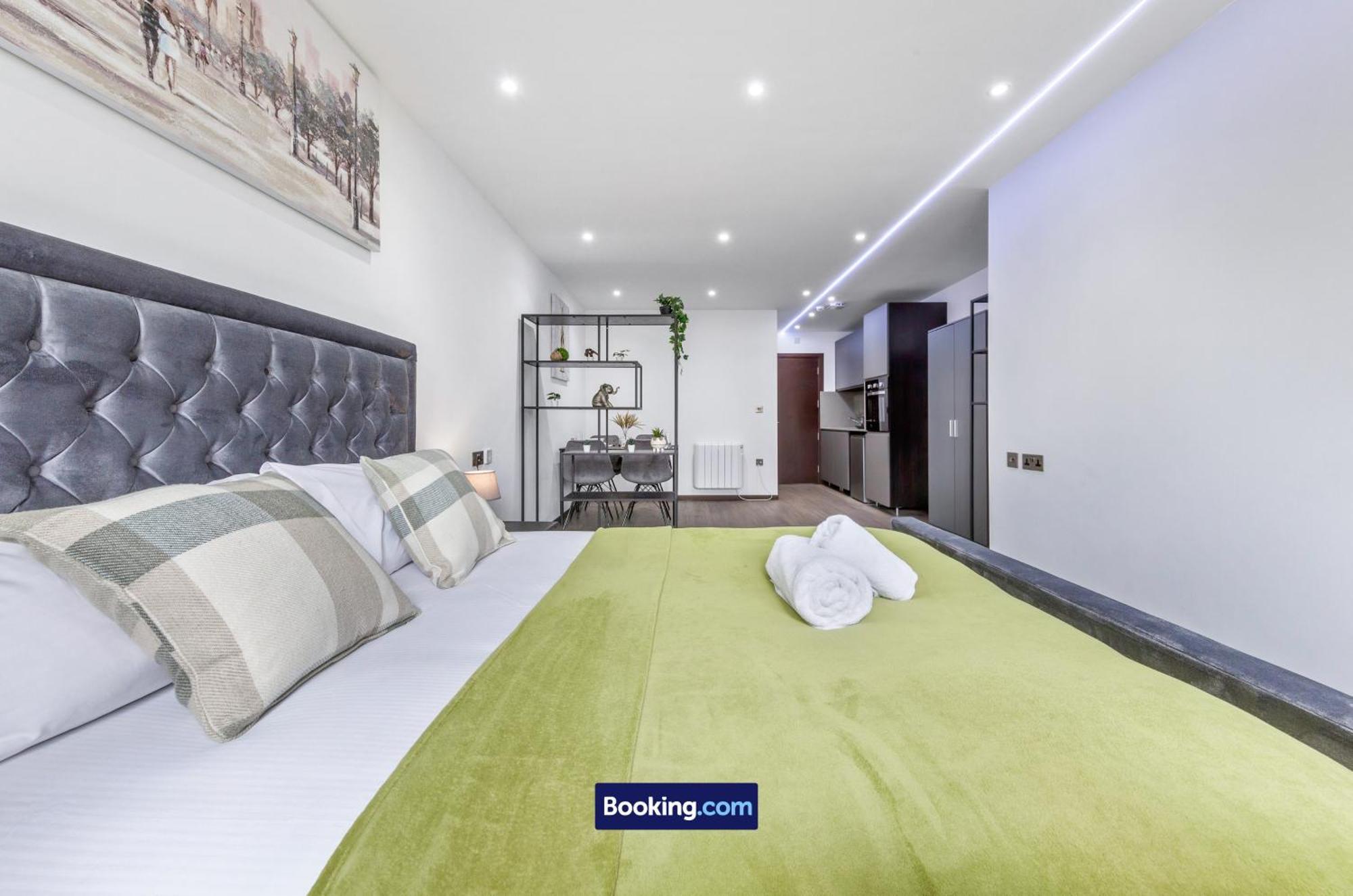 Stylish Studio Apt By Stay Smart Short Lets & Serviced Accommodation Woodstock With Free Wifi London Exterior photo