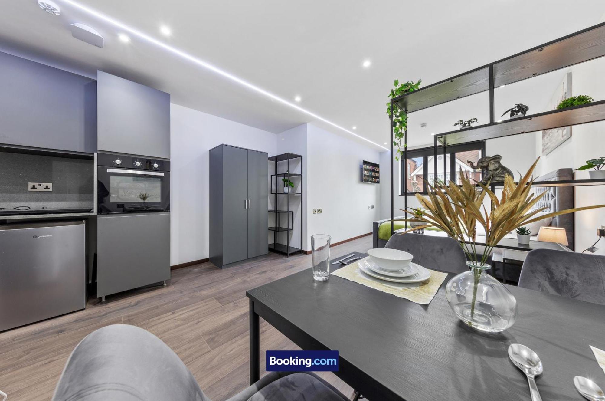 Stylish Studio Apt By Stay Smart Short Lets & Serviced Accommodation Woodstock With Free Wifi London Exterior photo