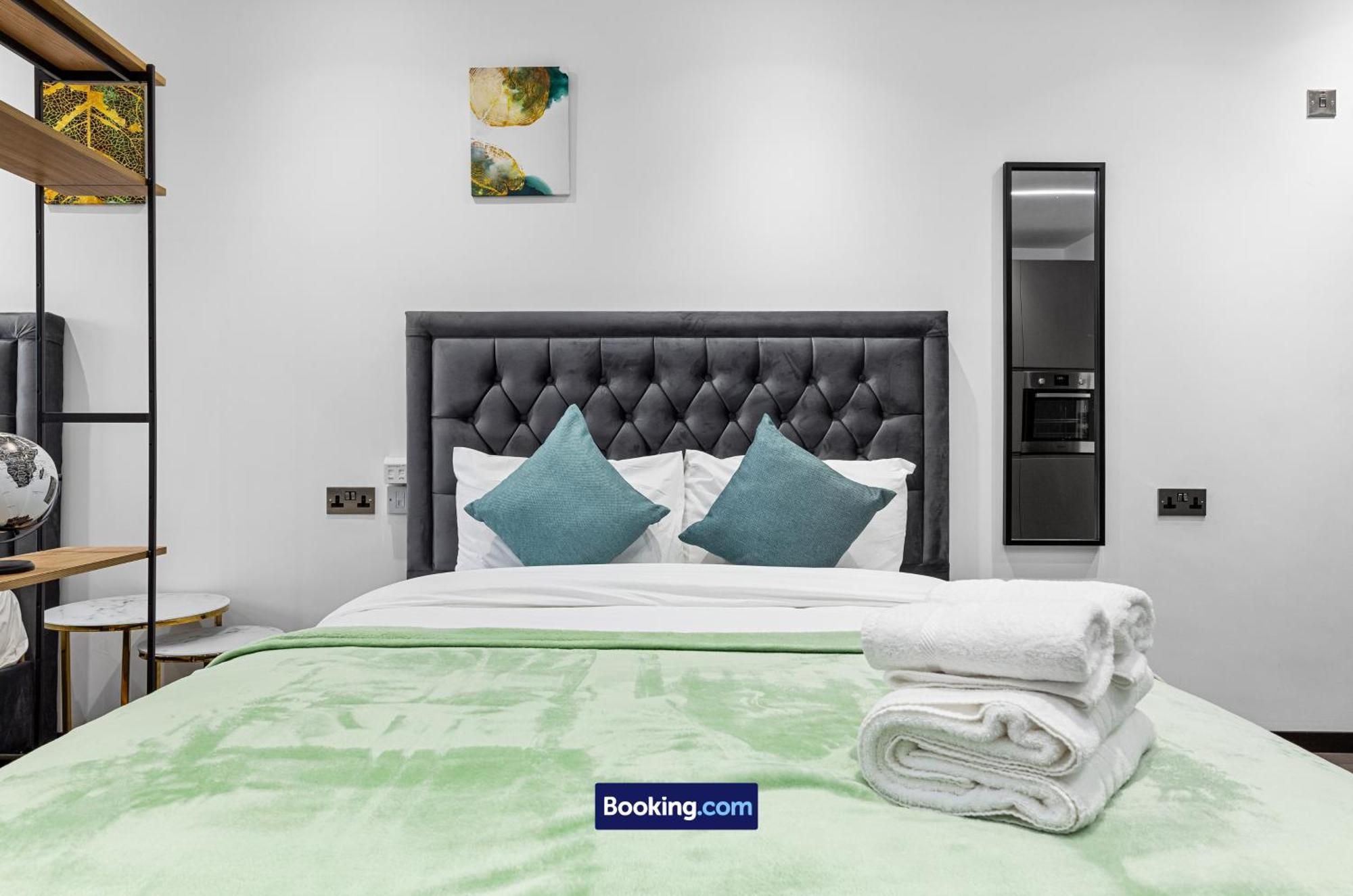Stylish Studio Apt By Stay Smart Short Lets & Serviced Accommodation Woodstock With Free Wifi London Exterior photo