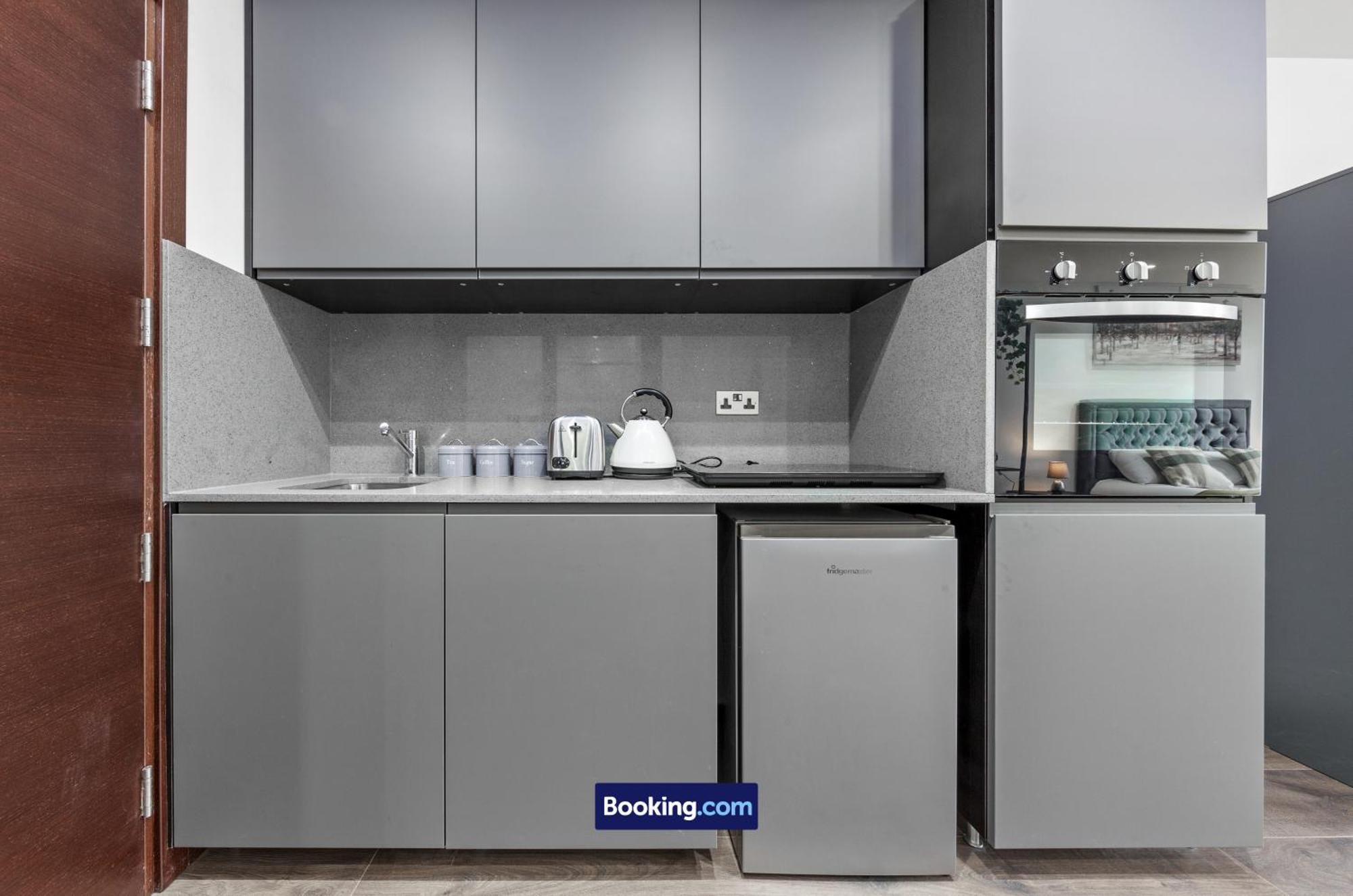 Stylish Studio Apt By Stay Smart Short Lets & Serviced Accommodation Woodstock With Free Wifi London Exterior photo
